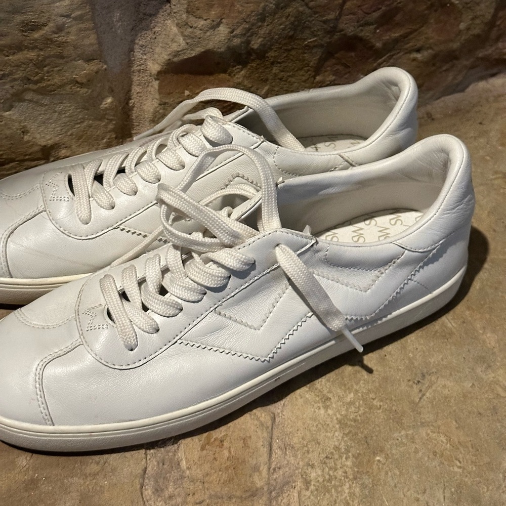 Stuart Weitzman Daryl Sneaker 10B